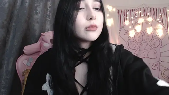 Holy420lolii online show from December 2024 05:44:02 PM