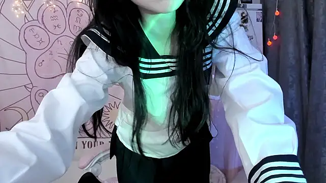 Holy420lolii online show from January 2026 07:11:01 PM