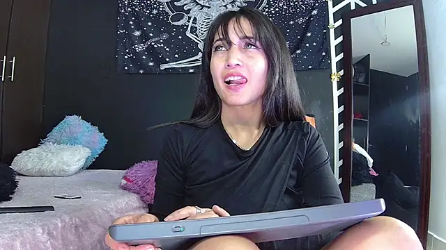 Snapshot of EvangelineCors chatting on September 2025 06:19:02 PM EvangelineCors online show from September 2025 06:19:02 PM