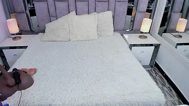 EMMAHILL1 online show from February 2026 11:17:01 AM