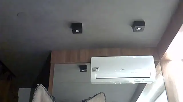 Skinny-Kitten online show from October 2025 06:02:02 AM