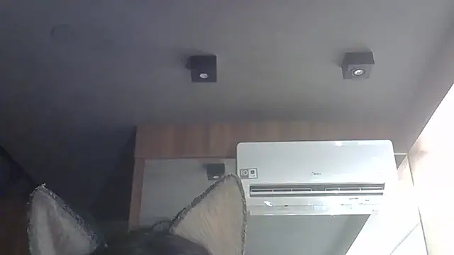 Skinny-Kitten online show from November 2025 05:31:01 PM