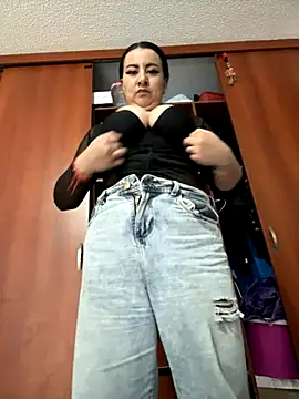 Abril Luv online show from October 2025 01:57:02 PM