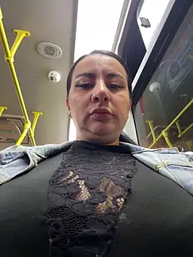 Abril Luv online show from November 2025 12:20:01 AM