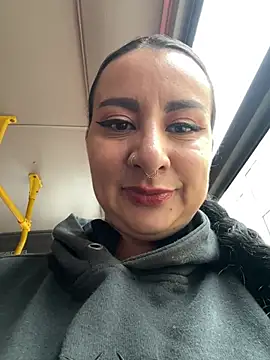 Abril Luv online show from February 2026 12:14:01 PM