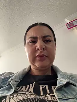 Abril Luv online show from March 2026 01:15:02 PM