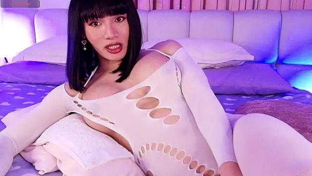 sweetieluna01 online show from September 2025 07:52:01 PM