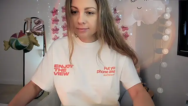 ImKeira online show from June 2026 08:28:01 AM