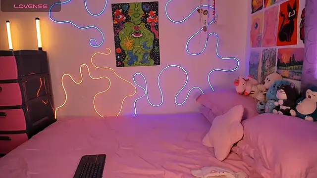 Cinnamon Meow online show from March 2026 01:29:02 PM