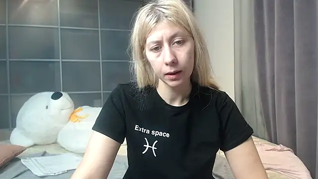 Snapshot of KyliePag chatting on February 2025 06:18:02 AM KyliePag online show from February 2025 06:18:02 AM