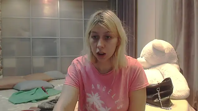 Snapshot of KyliePag chatting on February 2025 07:15:02 AM KyliePag online show from February 2025 07:15:02 AM