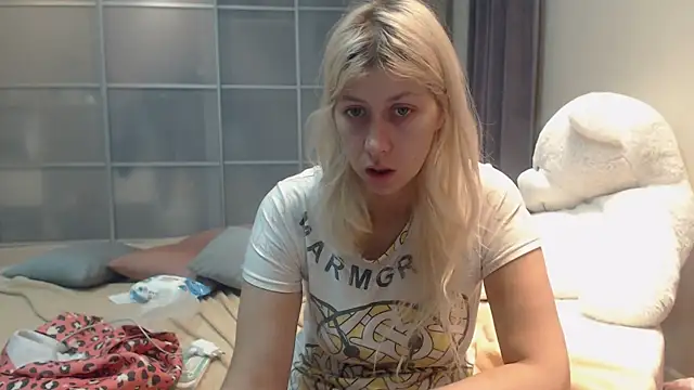Snapshot of KyliePag chatting on September 2025 09:02:01 AM KyliePag online show from September 2025 09:02:01 AM