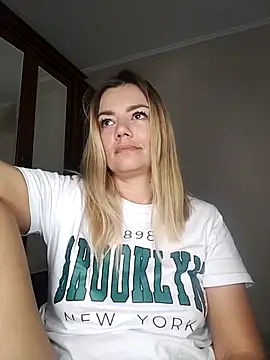 KrissSexi online show from October 2025 02:31:01 AM