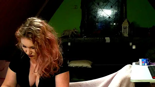 xNaughtyNatali online show from March 2025 12:30:02 AM