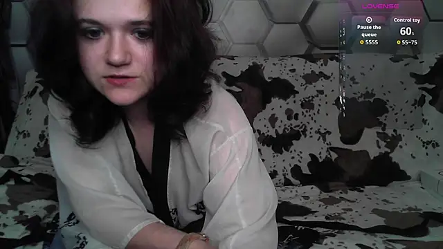 Naomi Robbins Love online show from October 2025 08:48:02 AM