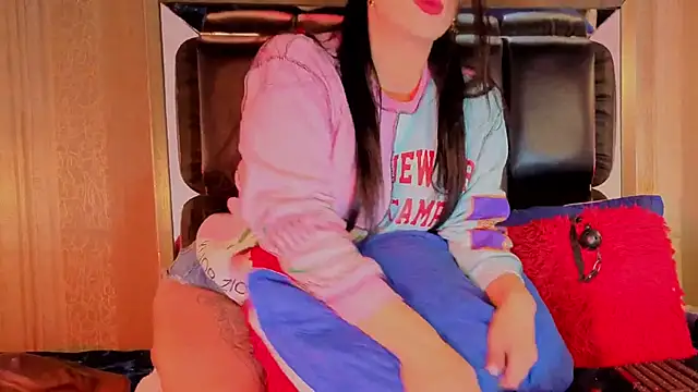 MishaKinki online show from November 2025 07:13:01 PM