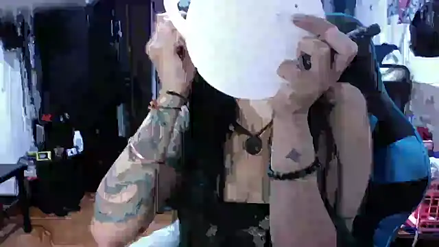 AngelaQueen  online show from December 2025 04:45:02 PM