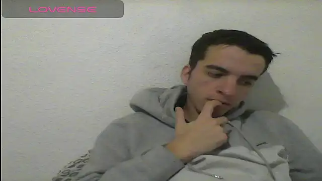 Snapshot of Tombgy07 chatting on January 2025 04:37:02 PM Tombgy07 online show from January 2025 04:37:02 PM