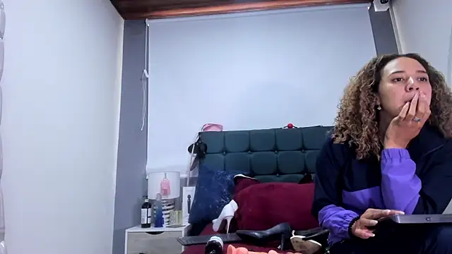 charlott lens online show from September 2025 02:08:01 PM