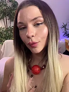 Snapshot of KittyKatyDream chatting on February 2025 10:32:01 PM KittyKatyDream online show from February 2025 10:32:01 PM