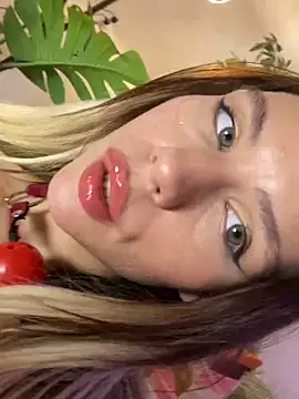 Snapshot of KittyKatyDream chatting on March 2025 07:01:02 PM KittyKatyDream online show from March 2025 07:01:02 PM