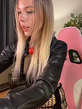 KittyKatyDream online show from December 2025 04:15:01 PM