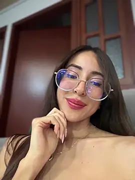 Snapshot of lauravasquez chatting on February 2025 05:13:02 PM lauravasquez online show from February 2025 05:13:02 PM