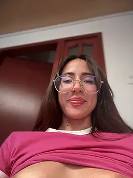Snapshot of lauravasquez chatting on March 2025 07:53:01 PM lauravasquez online show from March 2025 07:53:01 PM
