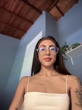 Snapshot of lauravasquez chatting on September 2025 04:51:02 PM lauravasquez online show from September 2025 04:51:02 PM