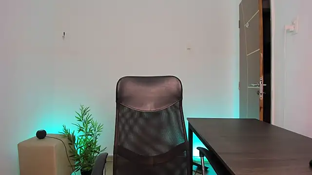 Snapshot of camille-rose chatting on February 2025 09:41:02 PM camille-rose online show from February 2025 09:41:02 PM