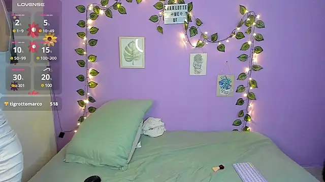 Snapshot of charlottte_queen chatting on February 2025 09:14:01 PM charlottte queen online show from February 2025 09:14:01 PM