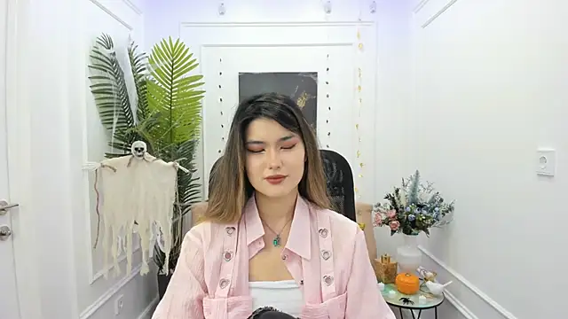 AnneTLi online show from October 2025 03:18:02 AM