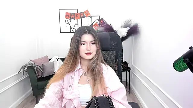 AnneTLi online show from October 2025 03:40:01 AM