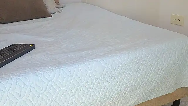 KeryHillson online show from November 2025 01:22:04 PM