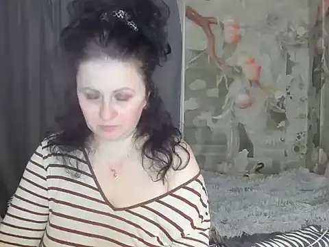 Lillian2 online show from October 2025 07:18:01 PM