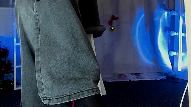 MipsyMipson online show from December 2024 01:49:02 PM