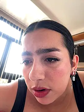 Nicollemays online show from November 2025 04:07:01 PM