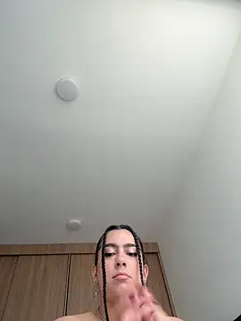 Nicollemays online show from March 2026 02:21:01 PM