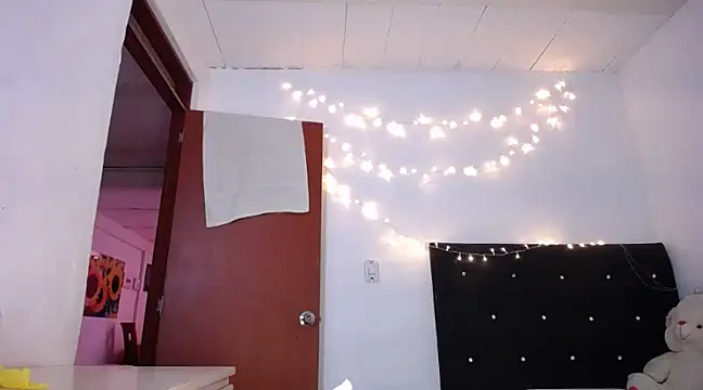yselahot online show from December 2024 03:47:02 PM