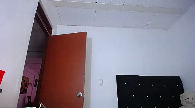 yselahot online show from December 2024 01:49:01 PM