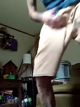 ClydeCan409 online show from May 2026 06:58:01 PM