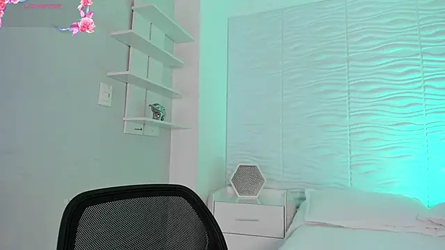 Snapshot of CamileHolmes chatting on February 2026 04:56:01 AM CamileHolmes online show from February 2026 04:56:01 AM