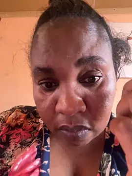 Snapshot of ZOQULUx chatting on December 2024 11:44:01 AM ZOQULUx online show from December 2024 11:44:01 AM