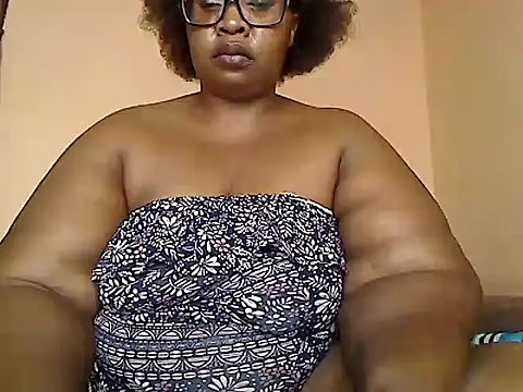 Snapshot of ZOQULUx chatting on February 2025 07:35:01 AM ZOQULUx online show from February 2025 07:35:01 AM