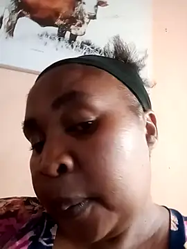 Snapshot of ZOQULUx chatting on October 2025 11:00:01 AM ZOQULUx online show from October 2025 11:00:01 AM