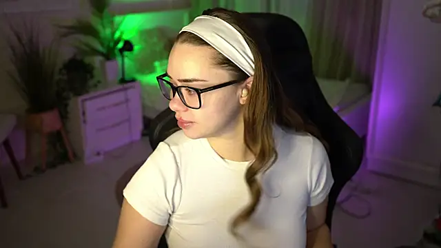 Snapshot of VixenMia chatting on January 2025 04:18:01 AM VixenMia online show from January 2025 04:18:01 AM