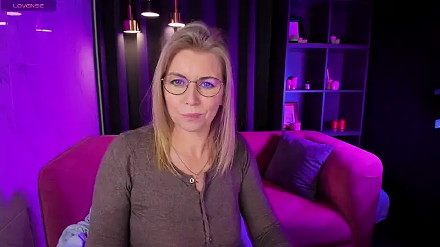 Annie Light online show from March 2025 11:55:02 AM