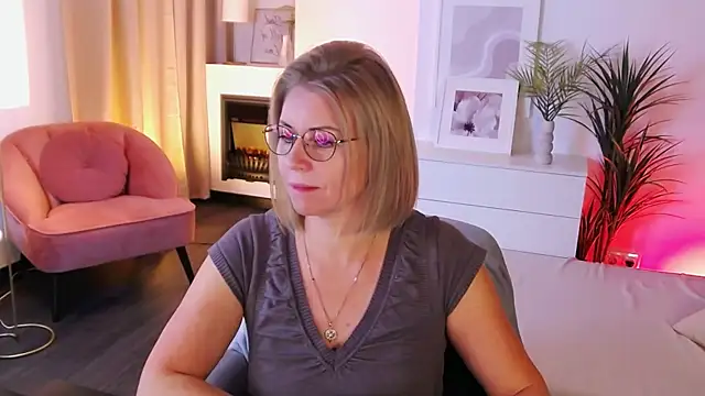 Annie Light online show from October 2025 05:39:01 AM