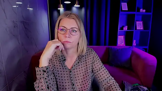 Annie Light online show from October 2025 06:03:02 AM