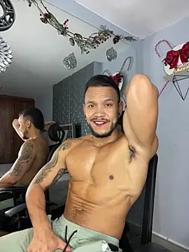 ARON TAYLER01 online show from December 2024 12:36:01 PM